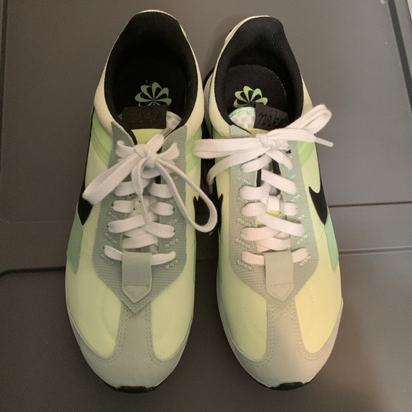 Nike Air Max Pre-Day - Picture 4 of 5